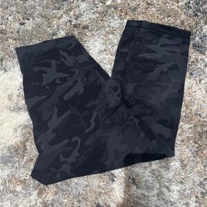 Lululemon cropped 21’ camo leggings